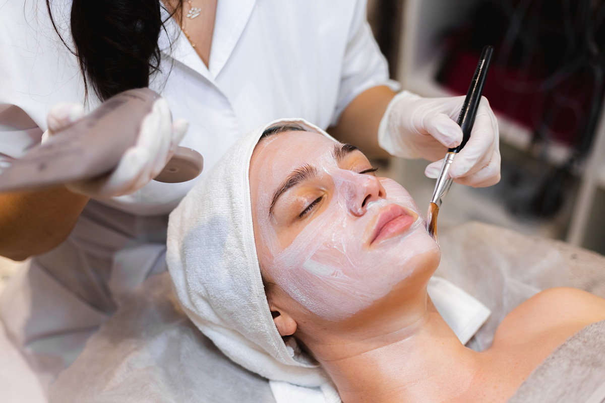 <b style=color:#B28C3F;>Wamen's Personal Care LLC Salon</b>
